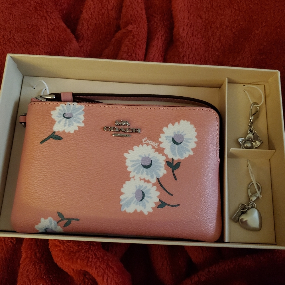 Authentic Coach wristlet set. Daisy pattern.